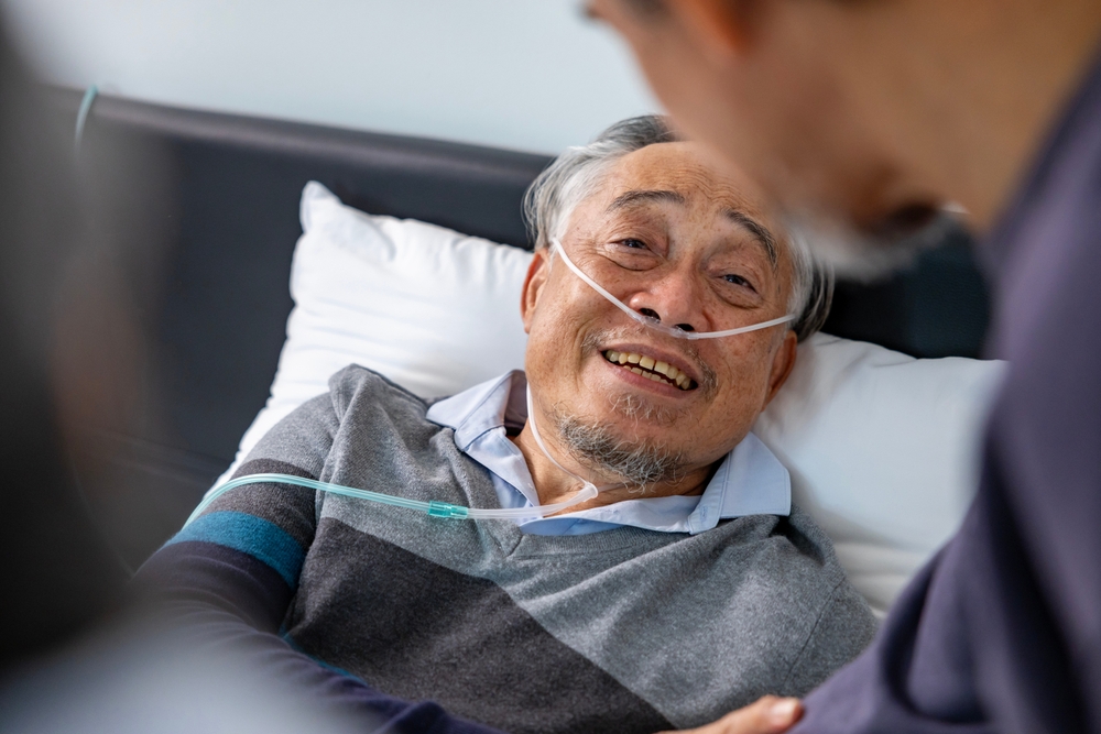 Senior,Fatal,Dying,Male,Patient,With,Oxygen,Mask,Is,Getting