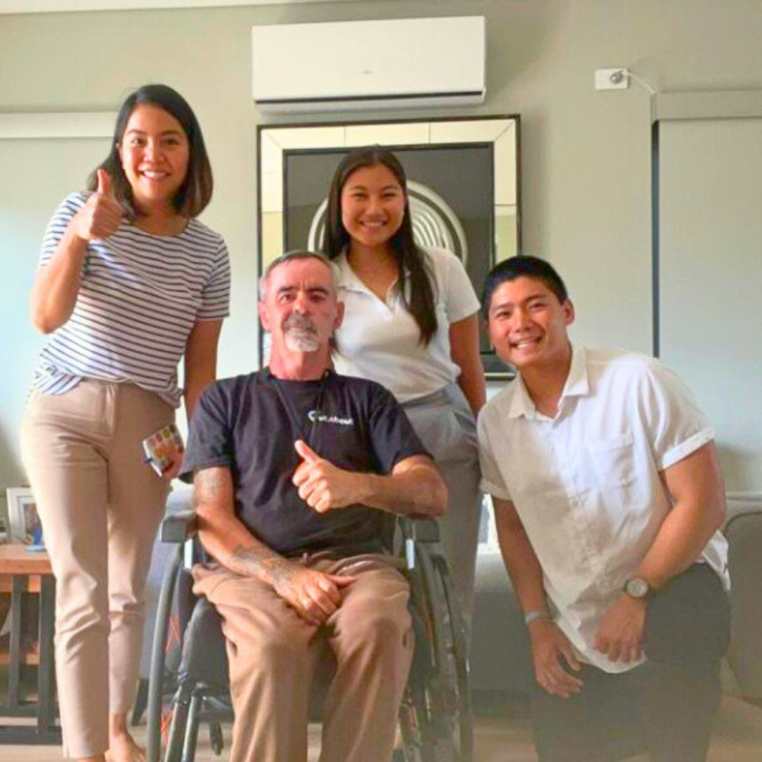 Virtu Foundation team photo together with a client (Large)